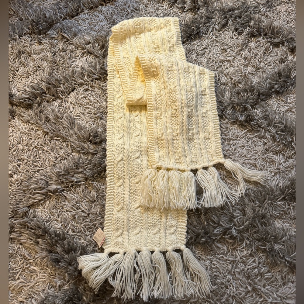 Vintage Aris knit scarf